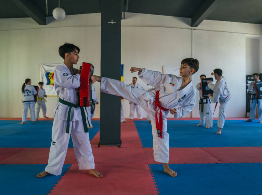 Copil la antrenament de Taekwon-Do la Fortis Bucuresti